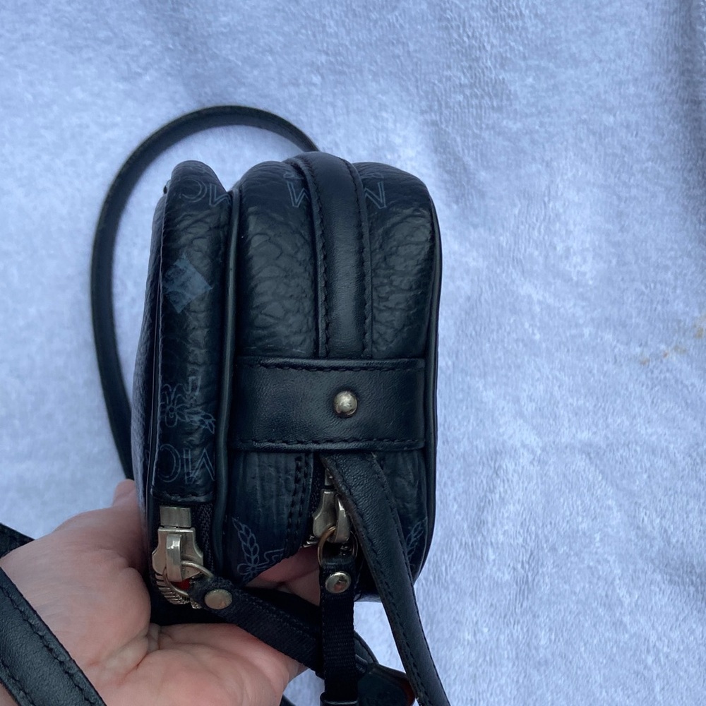 MCM Visetos "Lion 1976 Theme"
Crossbody Bag - Picture 10 of 13
